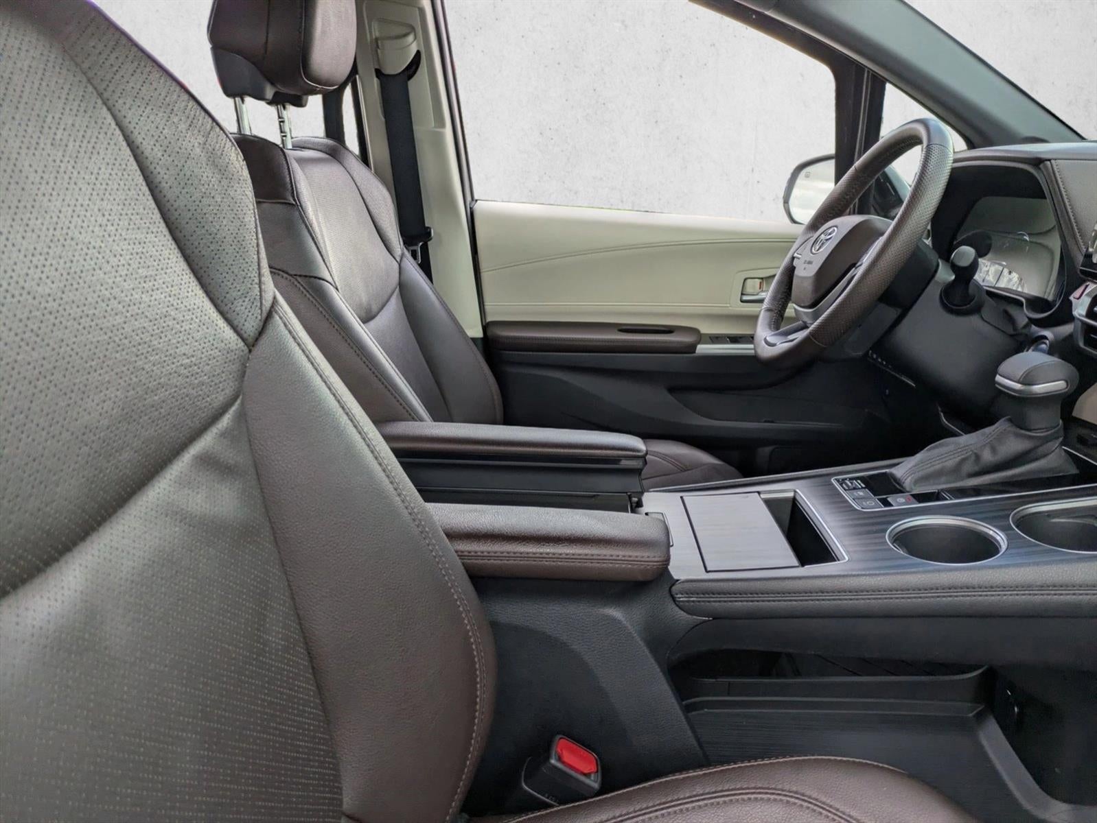 2023 Toyota Sienna Platinum FWD 7-Passenger (Natl)