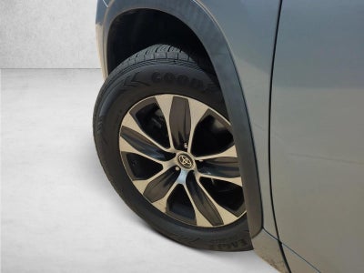2021 Toyota Highlander XLE FWD (Natl)