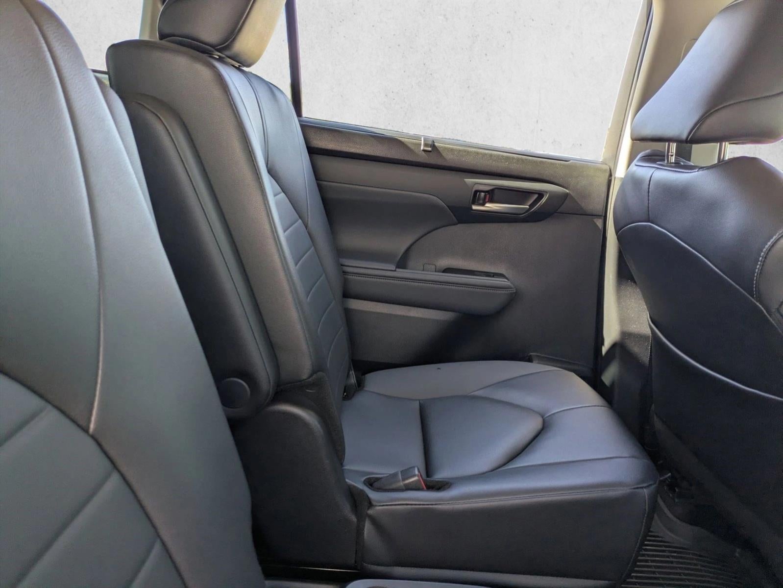 2025 Toyota Highlander Hybrid XLE AWD (Natl)