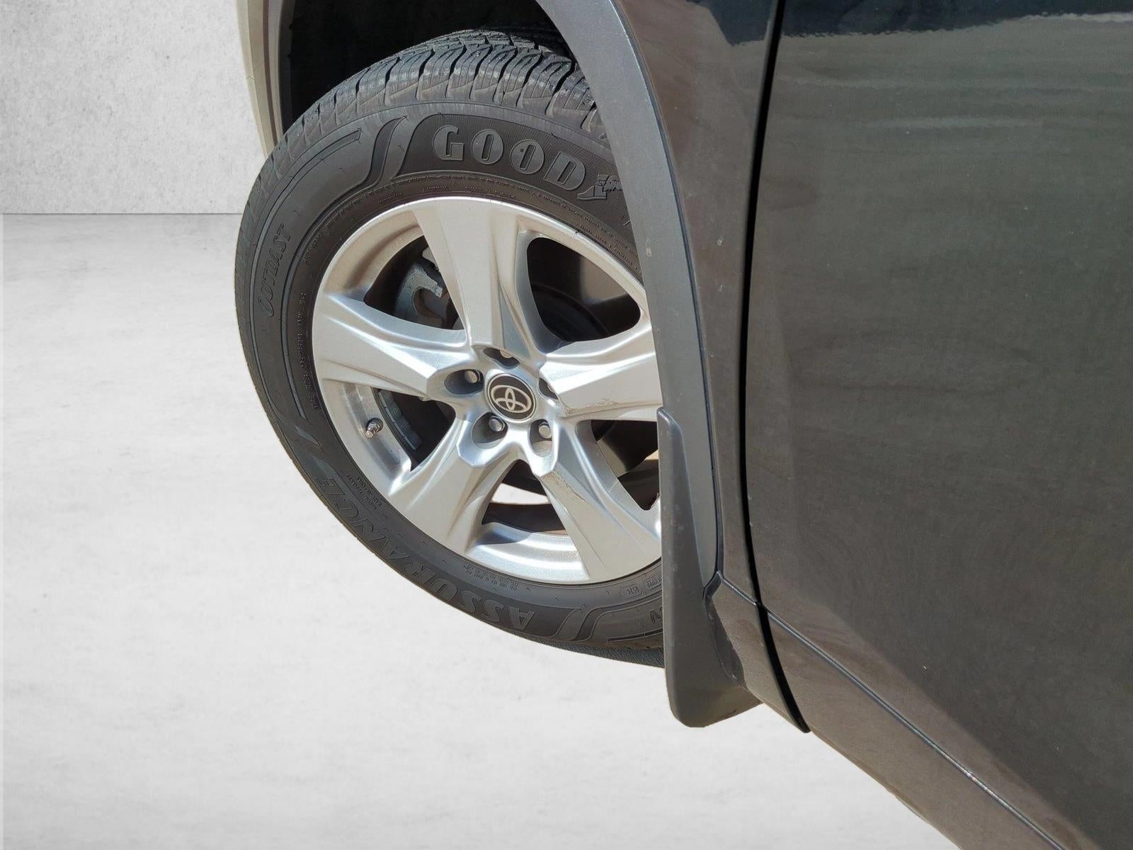 2024 Toyota Highlander LE FWD (Natl)