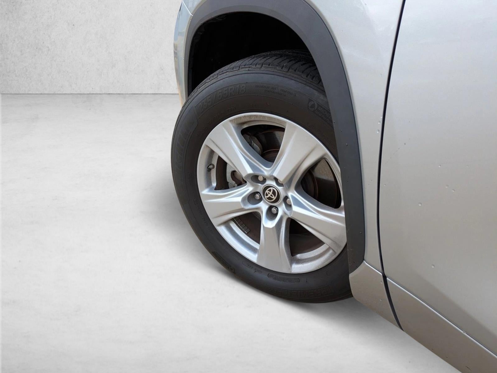 2024 Toyota Highlander LE FWD (GS)