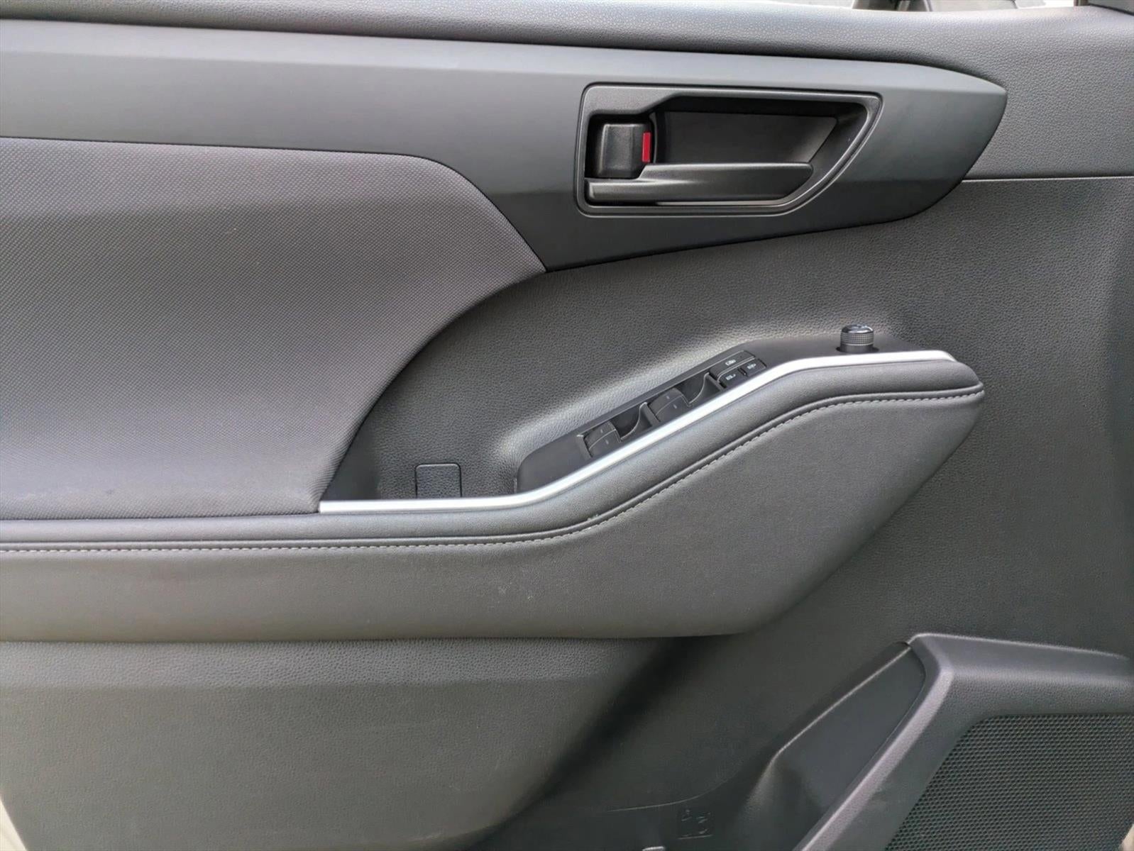 2024 Toyota Highlander LE FWD (GS)