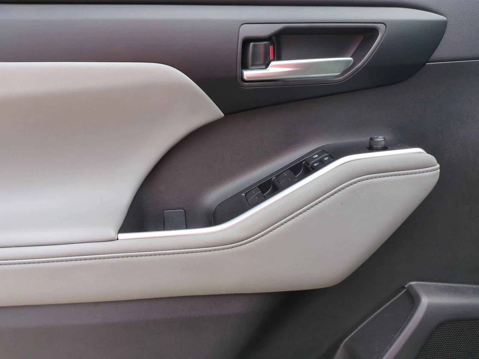 2025 Toyota Highlander XLE FWD (Natl)