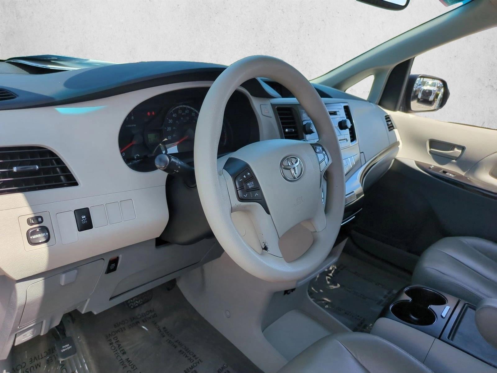 2013 Toyota Sienna 5dr 8-Pass Van V6 LE FWD (Natl)