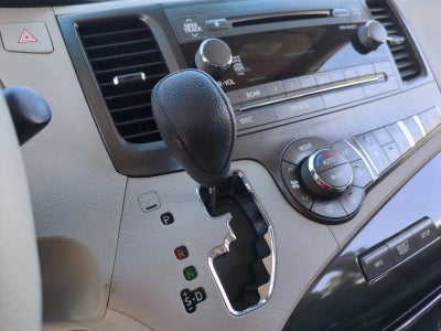 2013 Toyota Sienna 5dr 8-Pass Van V6 LE FWD (Natl)