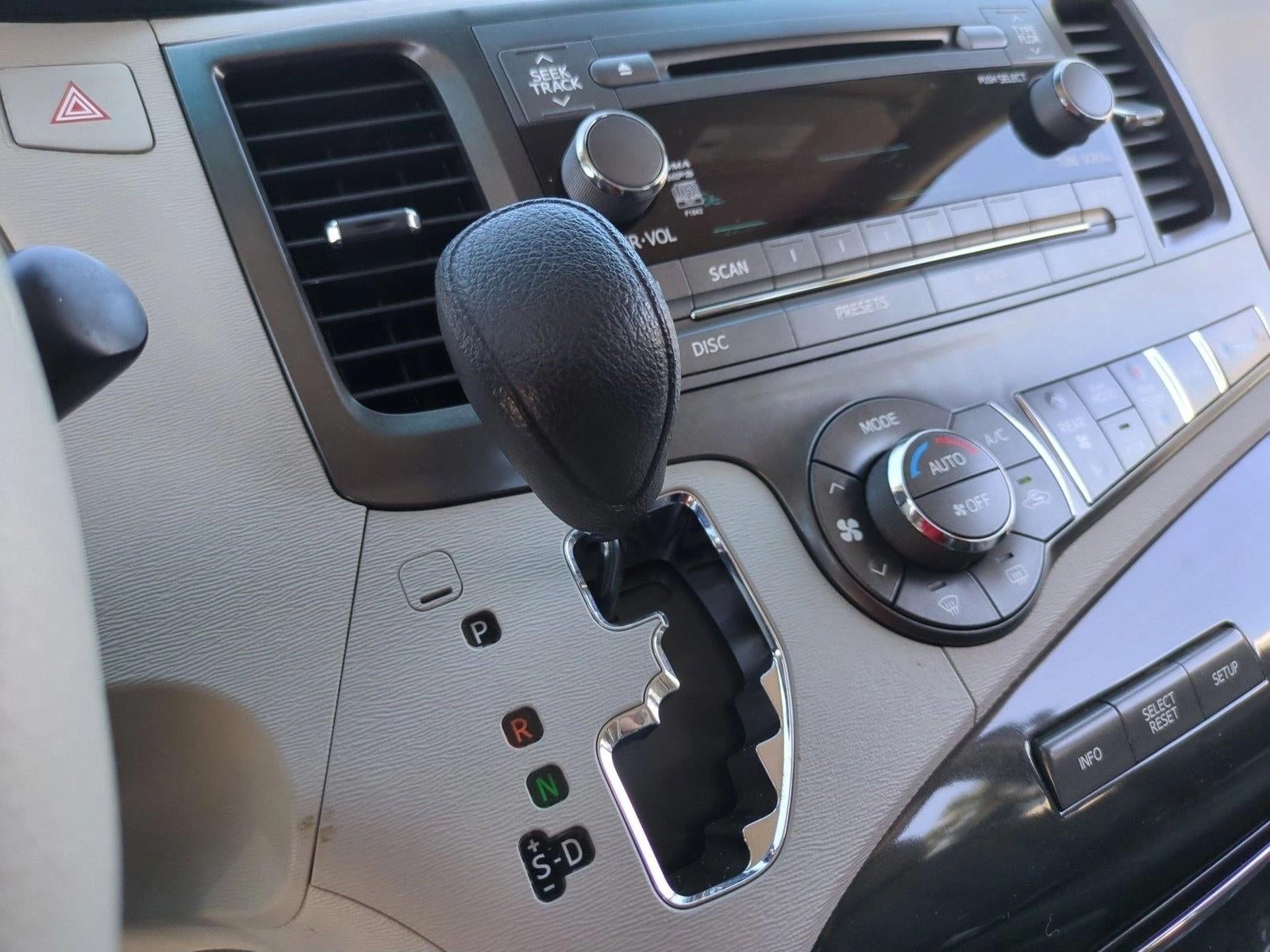 2013 Toyota Sienna 5dr 8-Pass Van V6 LE FWD (Natl)
