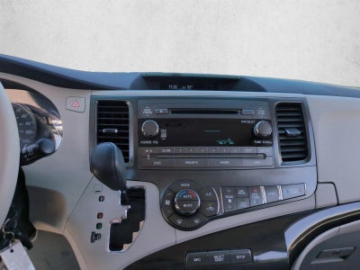 2013 Toyota Sienna 5dr 8-Pass Van V6 LE FWD (Natl)