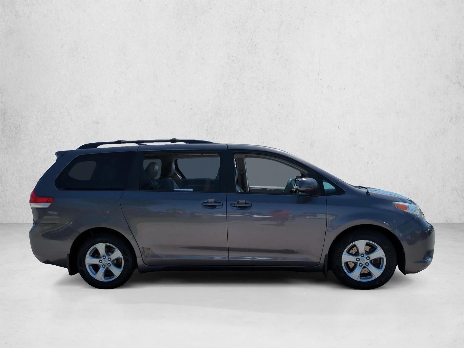 2013 Toyota Sienna 5dr 8-Pass Van V6 LE FWD (Natl)