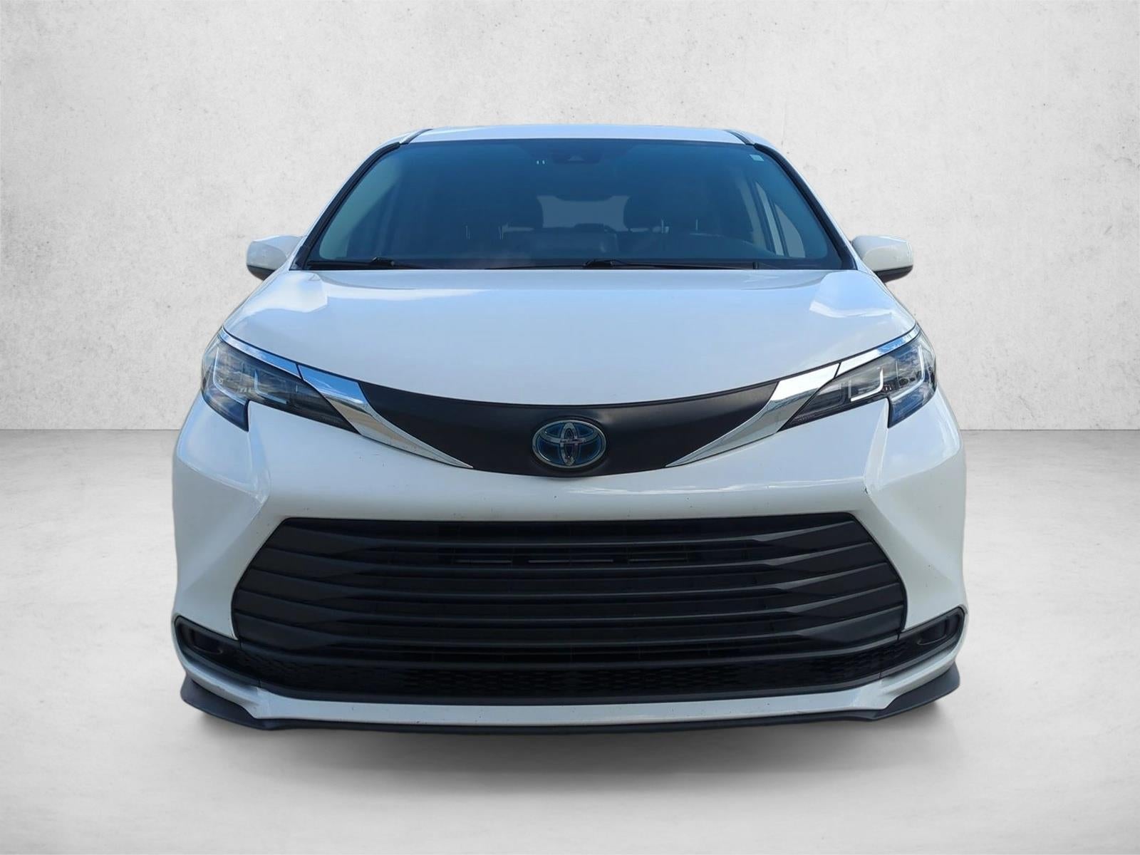 2023 Toyota Sienna LE FWD 8-Passenger (Natl)