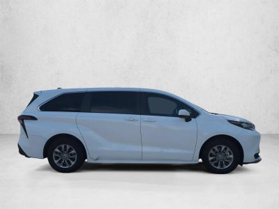 2023 Toyota Sienna LE FWD 8-Passenger (Natl)