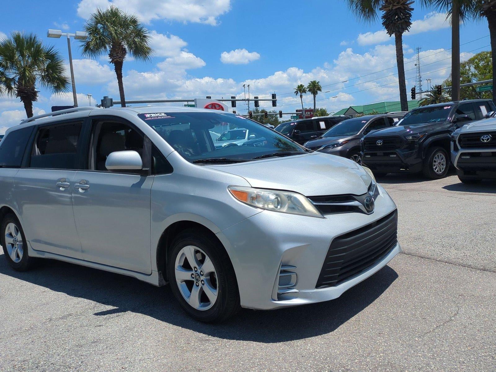 2018 Toyota Sienna LE FWD 8-Passenger (Natl)