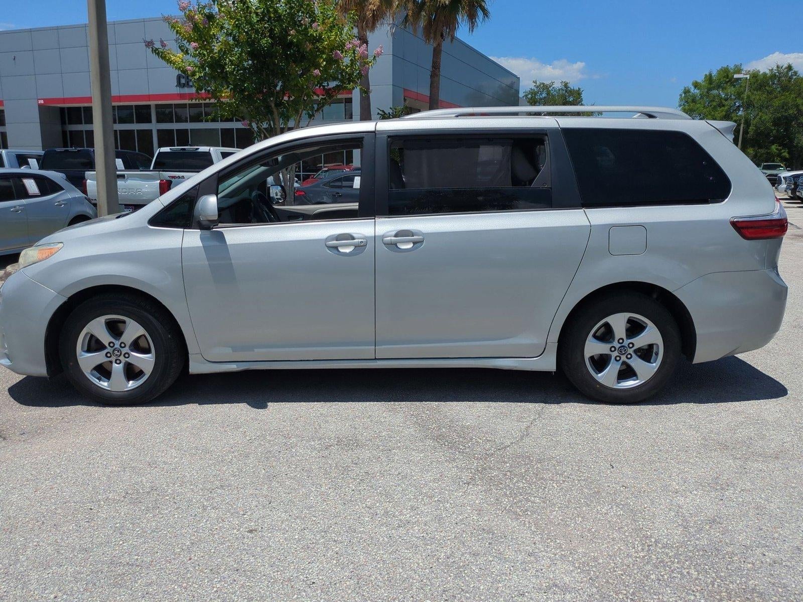 2018 Toyota Sienna LE FWD 8-Passenger (Natl)