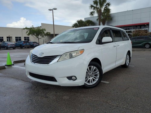 2013 Toyota Sienna 5dr 8-Pass Van V6 XLE FWD (Natl)