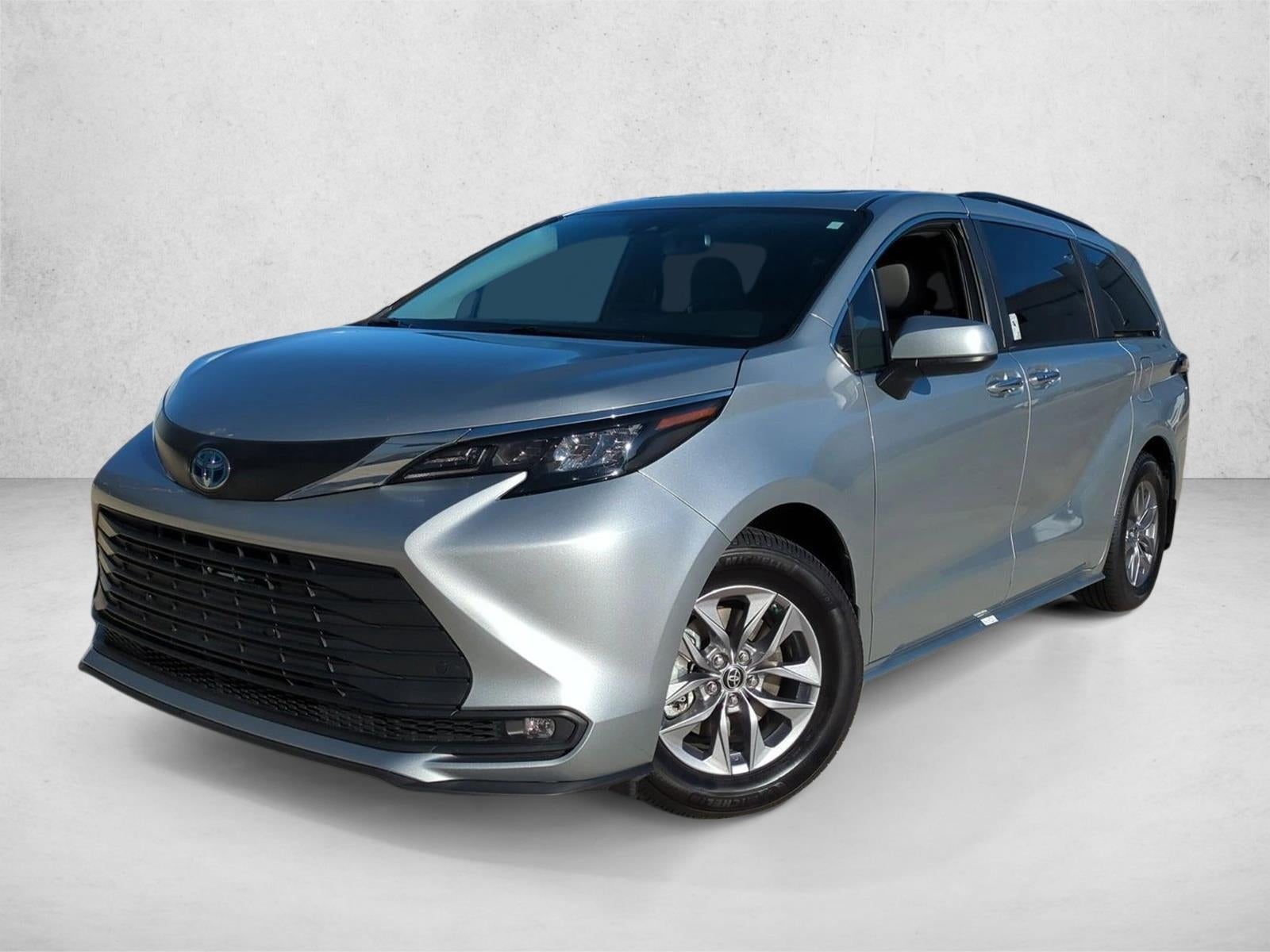 2025 Toyota Sienna XLE FWD 8-Passenger (Natl)