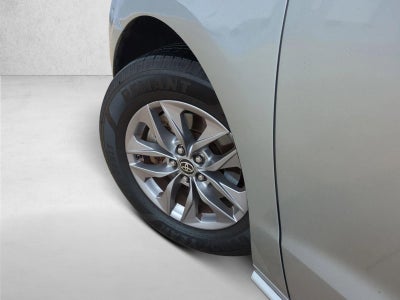 2022 Toyota Sienna XLE FWD 8-Passenger (Natl)