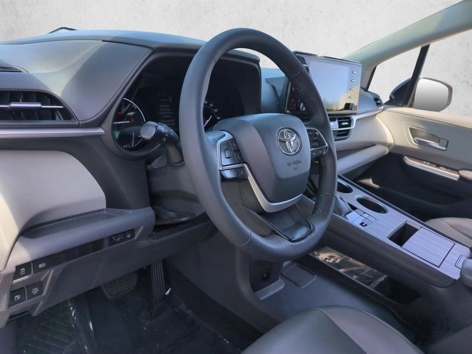 2022 Toyota Sienna XLE FWD 8-Passenger (Natl)