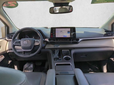2022 Toyota Sienna XLE FWD 8-Passenger (Natl)