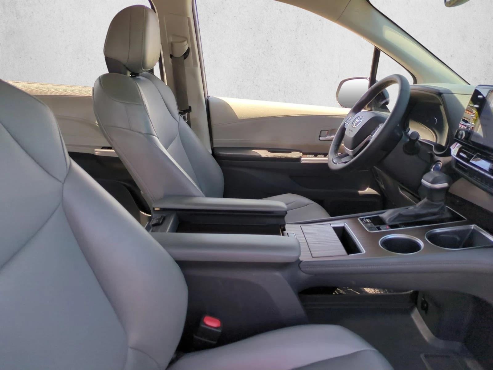 2022 Toyota Sienna XLE FWD 8-Passenger (Natl)