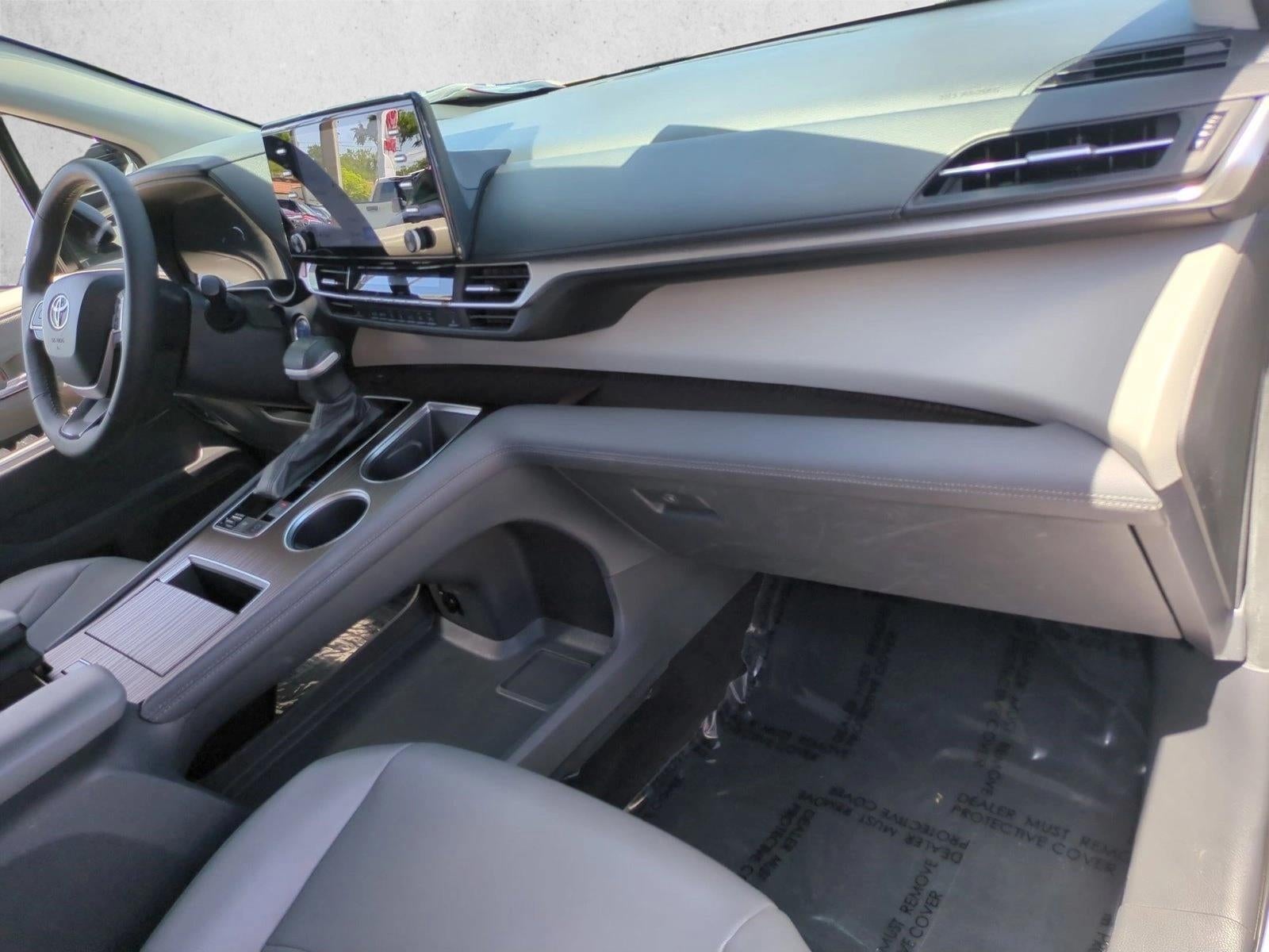 2022 Toyota Sienna XLE FWD 8-Passenger (Natl)