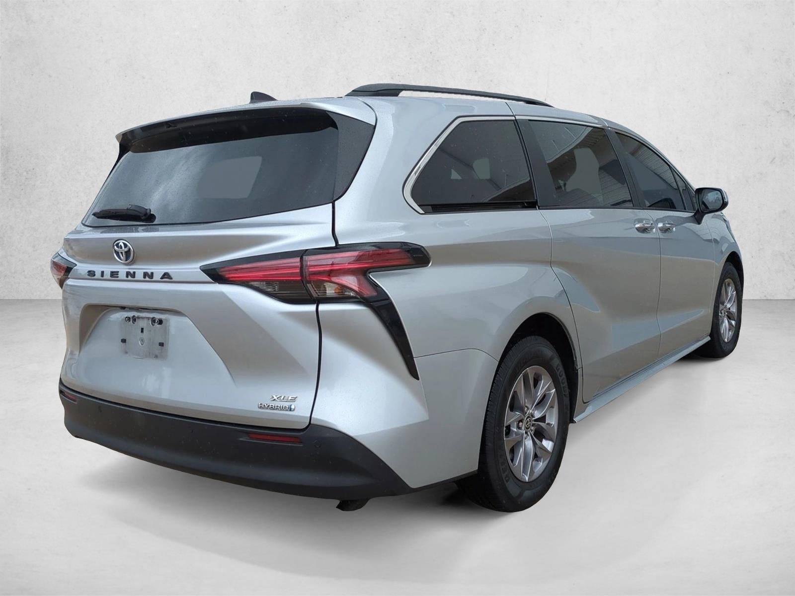 2022 Toyota Sienna XLE FWD 8-Passenger (Natl)