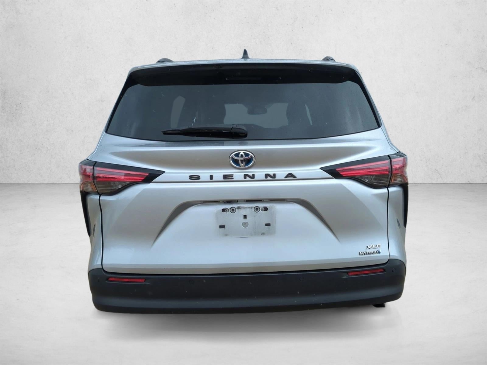 2022 Toyota Sienna XLE FWD 8-Passenger (Natl)