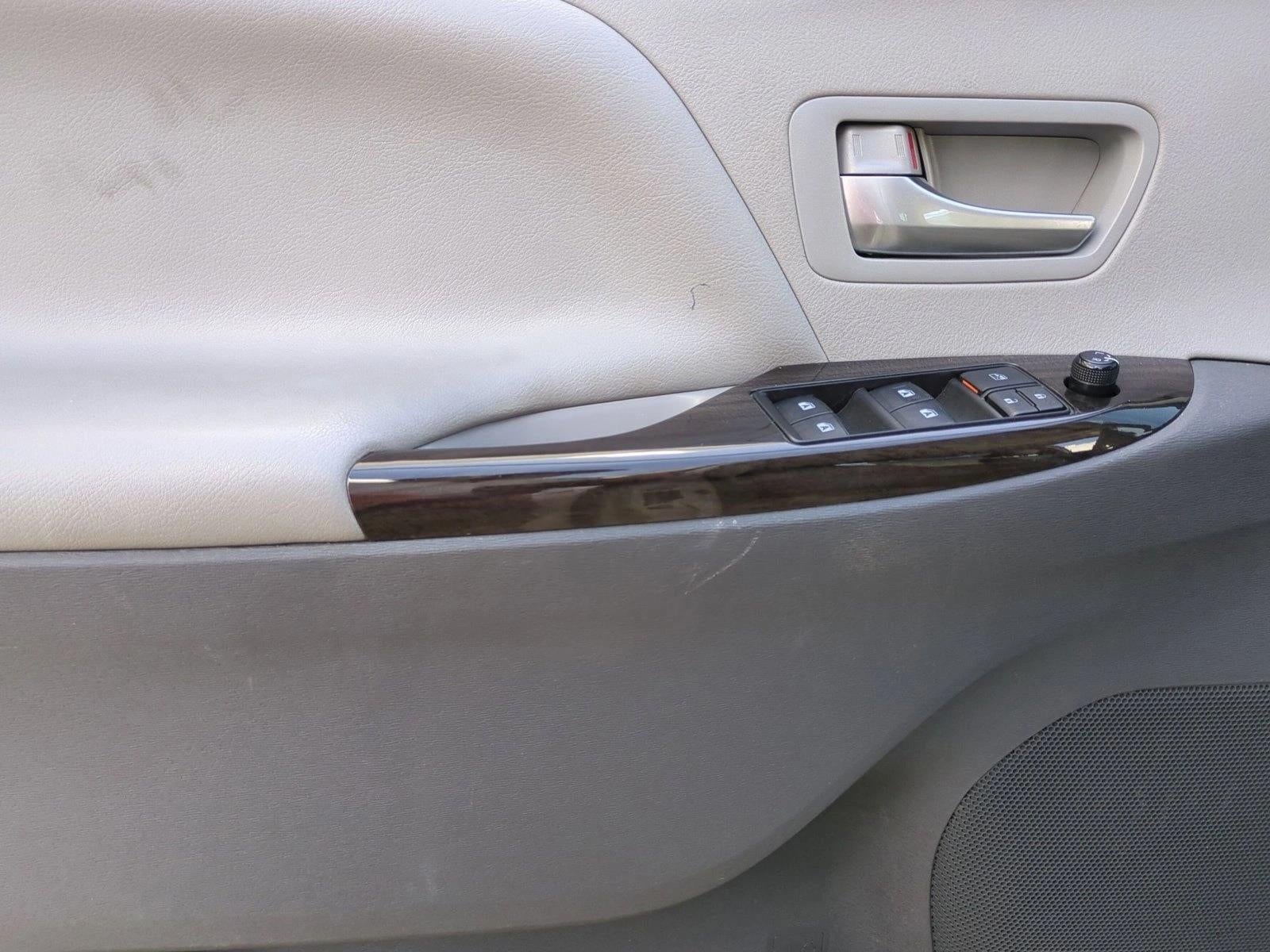 2018 Toyota Sienna XLE Premium FWD 8-Passenger (Natl)