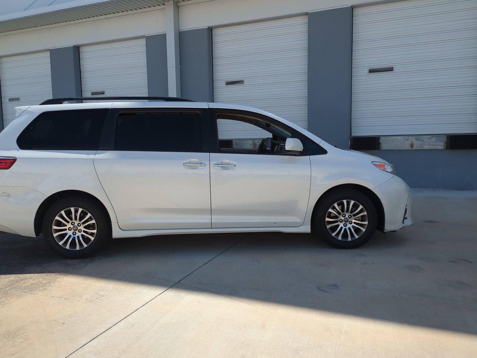 2018 Toyota Sienna XLE Premium FWD 8-Passenger (Natl)