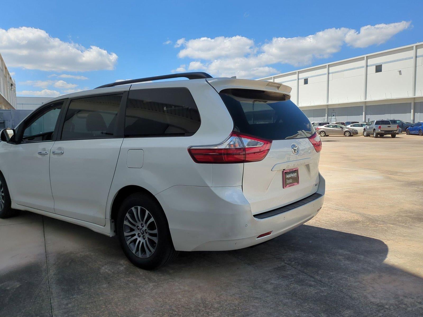2018 Toyota Sienna XLE Premium FWD 8-Passenger (Natl)