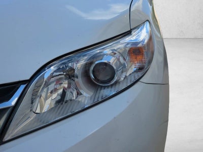 2018 Toyota Sienna XLE Premium FWD 8-Passenger (Natl)