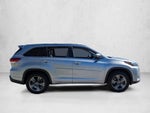 2017 Toyota Highlander Limited Platinum V6 FWD (Natl)