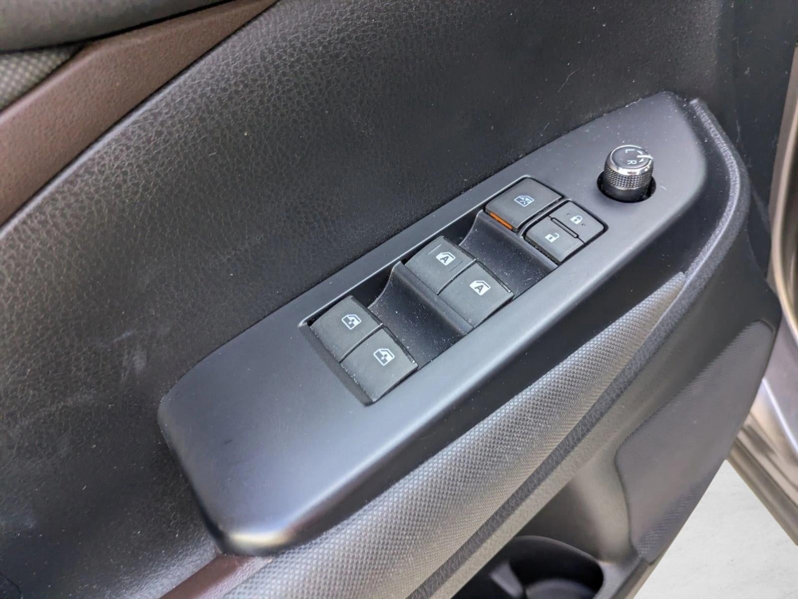 2016 Toyota Highlander FWD 4dr I4 LE (Natl)