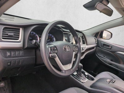 2019 Toyota Highlander LE I4 FWD (Natl)