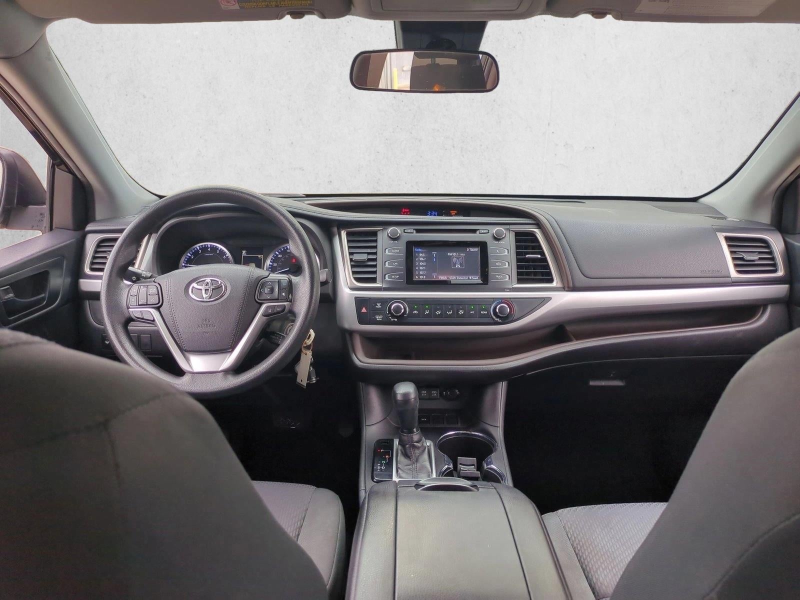 2019 Toyota Highlander LE I4 FWD (Natl)