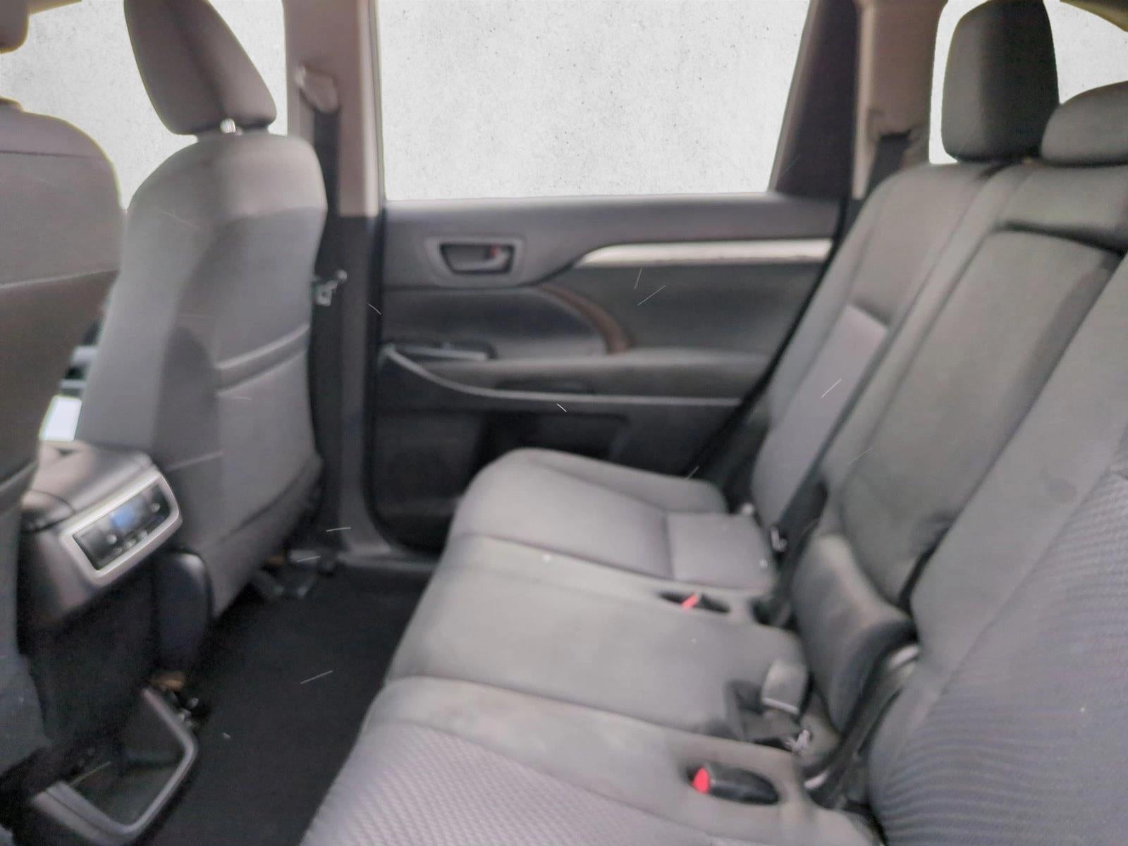 2019 Toyota Highlander LE I4 FWD (Natl)