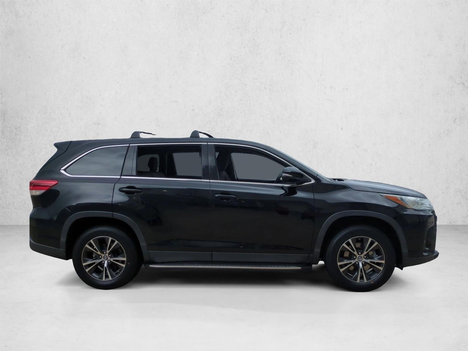 2019 Toyota Highlander LE I4 FWD (Natl)