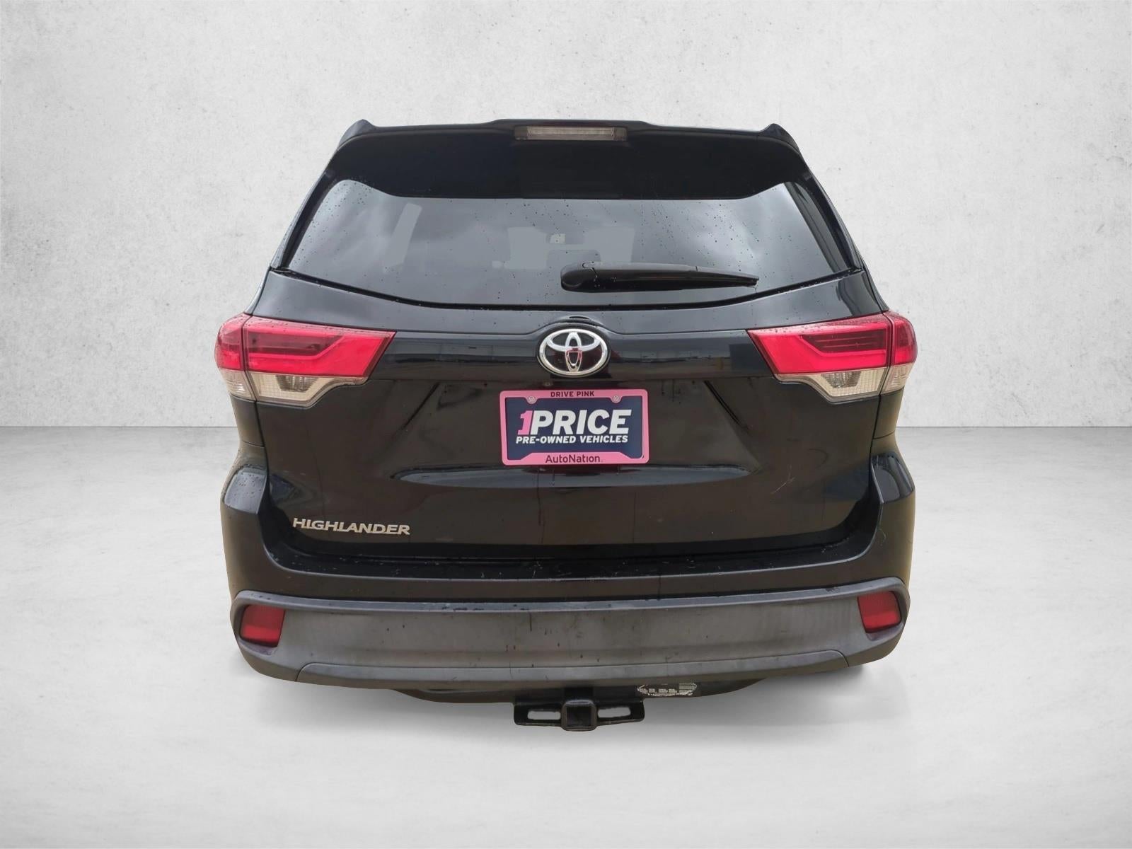 2019 Toyota Highlander LE I4 FWD (Natl)