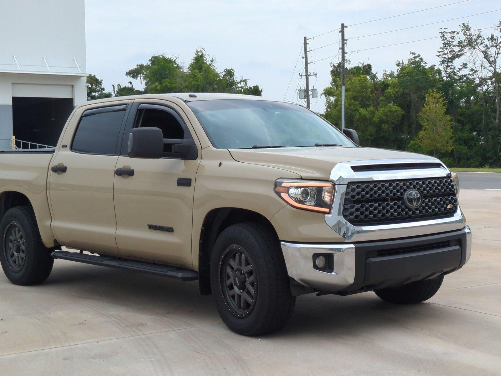 2017 Toyota Tundra 2WD 2WD SR5 CrewMax 5.5' Bed 5.7L FFV (SE)