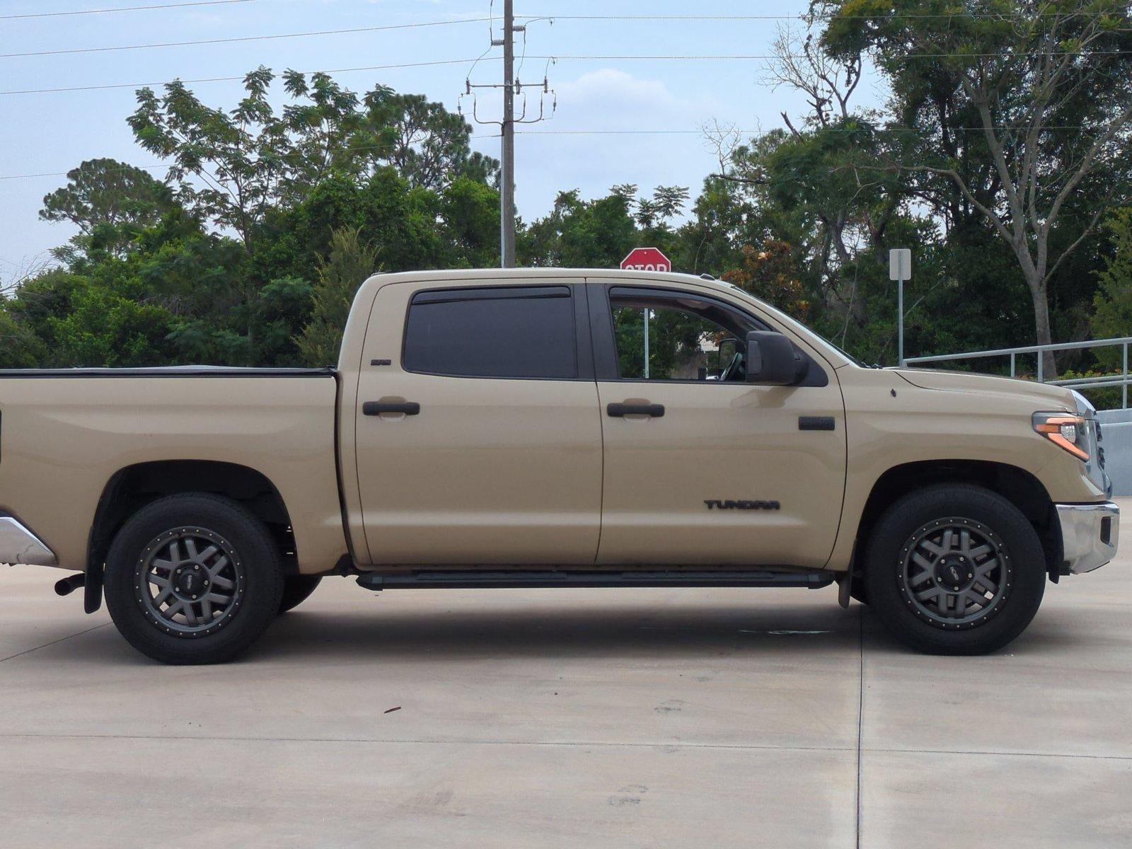 2017 Toyota Tundra 2WD 2WD SR5 CrewMax 5.5' Bed 5.7L FFV (SE)