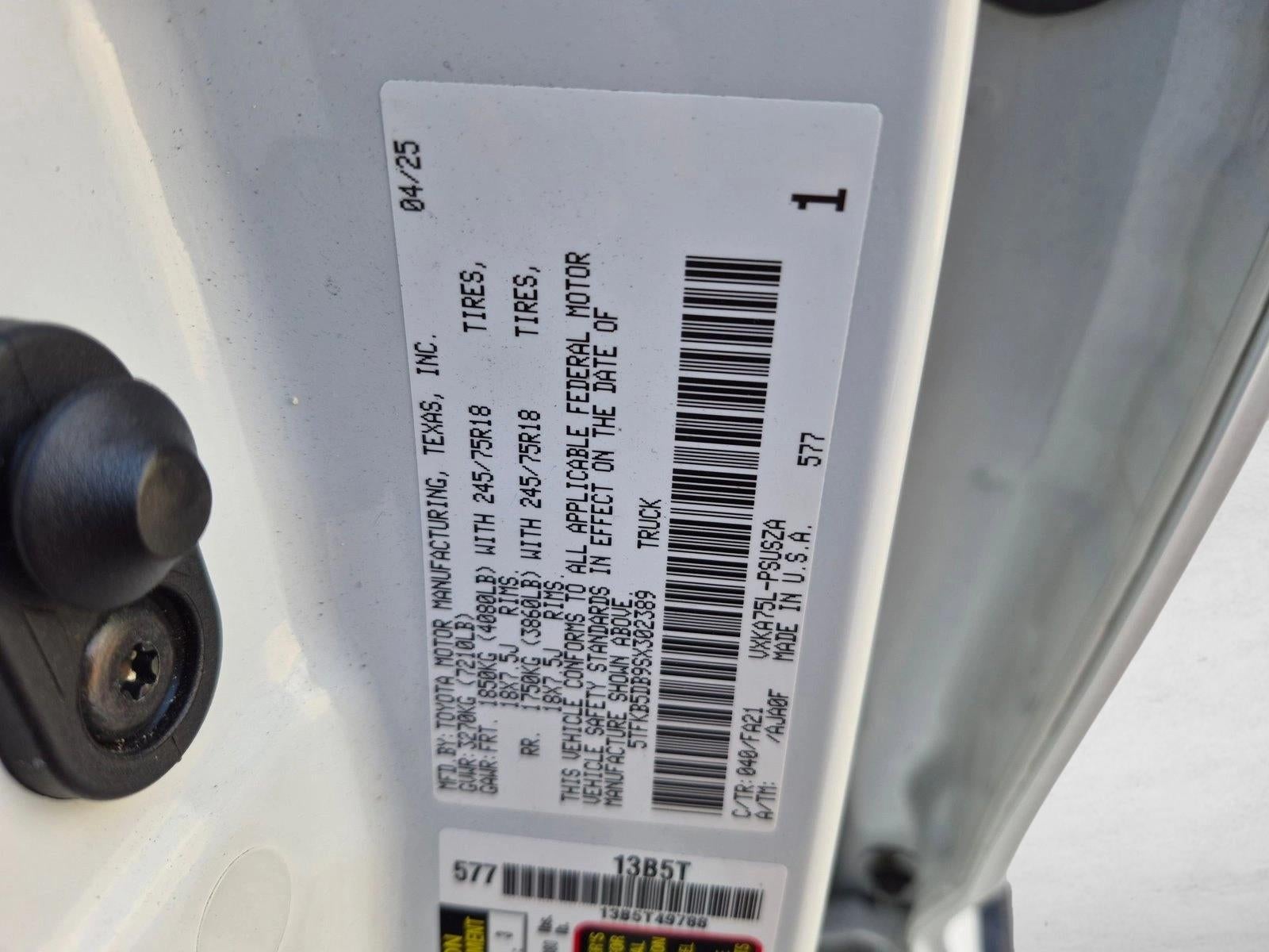2025 Toyota Tundra 4WD 4WD SR CrewMax 5.5' Bed (Natl)