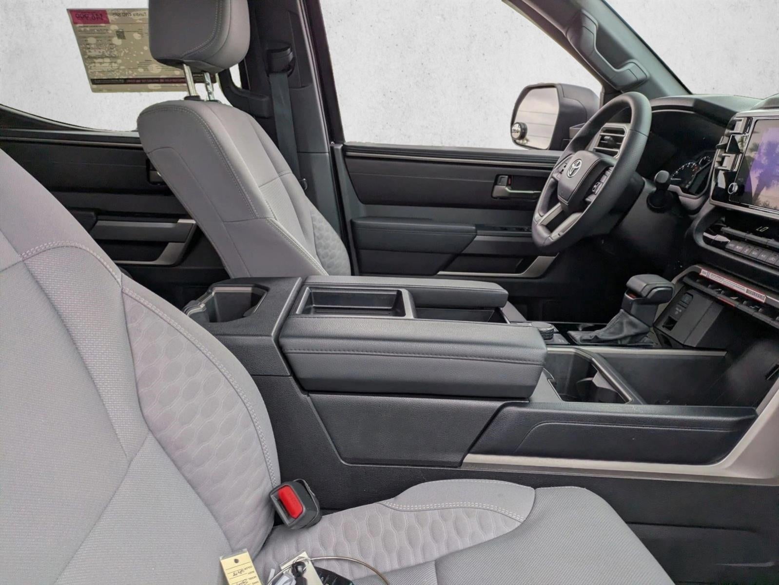 2025 Toyota Tundra 4WD 4WD SR5 CrewMax 5.5' Bed (SE)