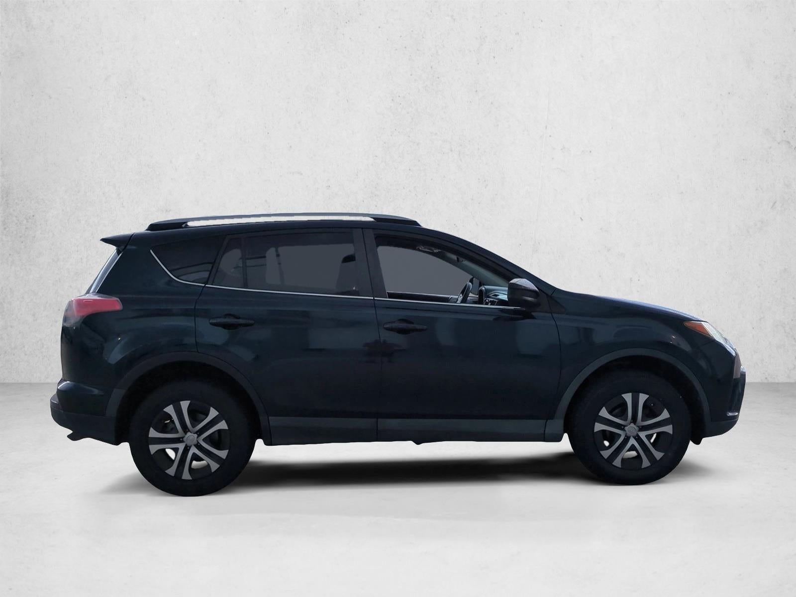 2017 Toyota RAV4 LE FWD (GS)