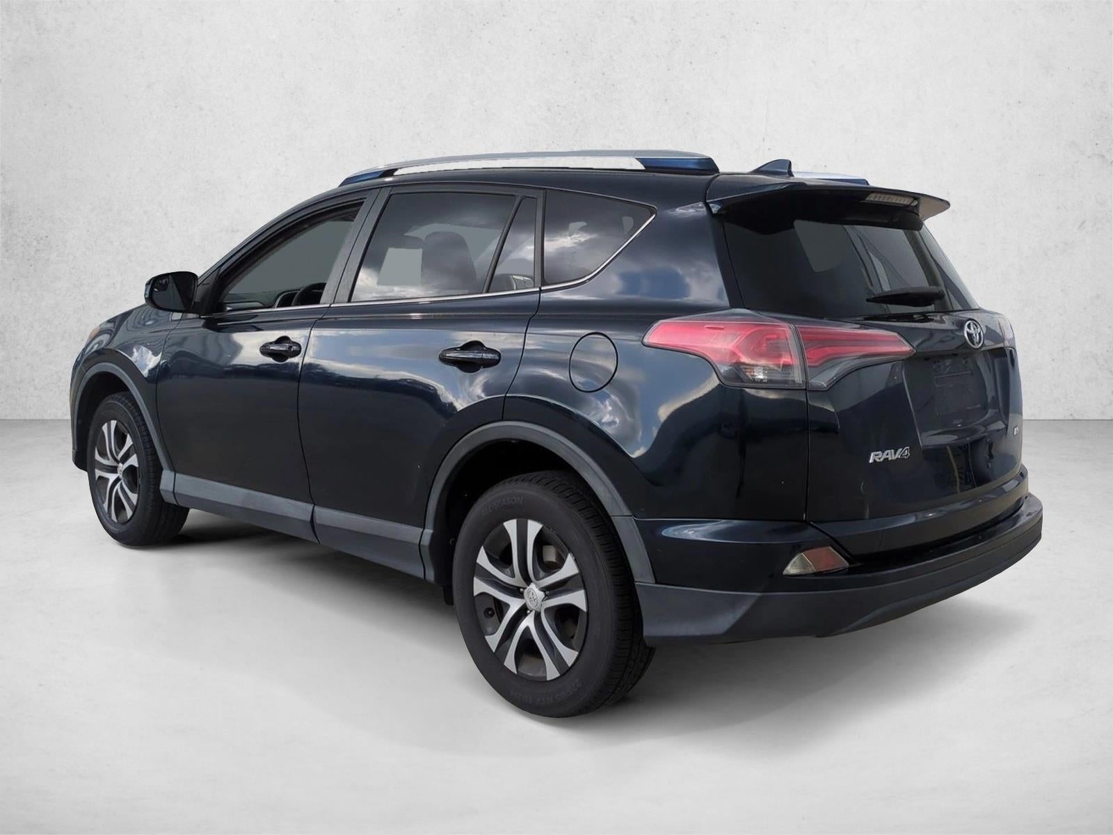 2017 Toyota RAV4 LE FWD (GS)