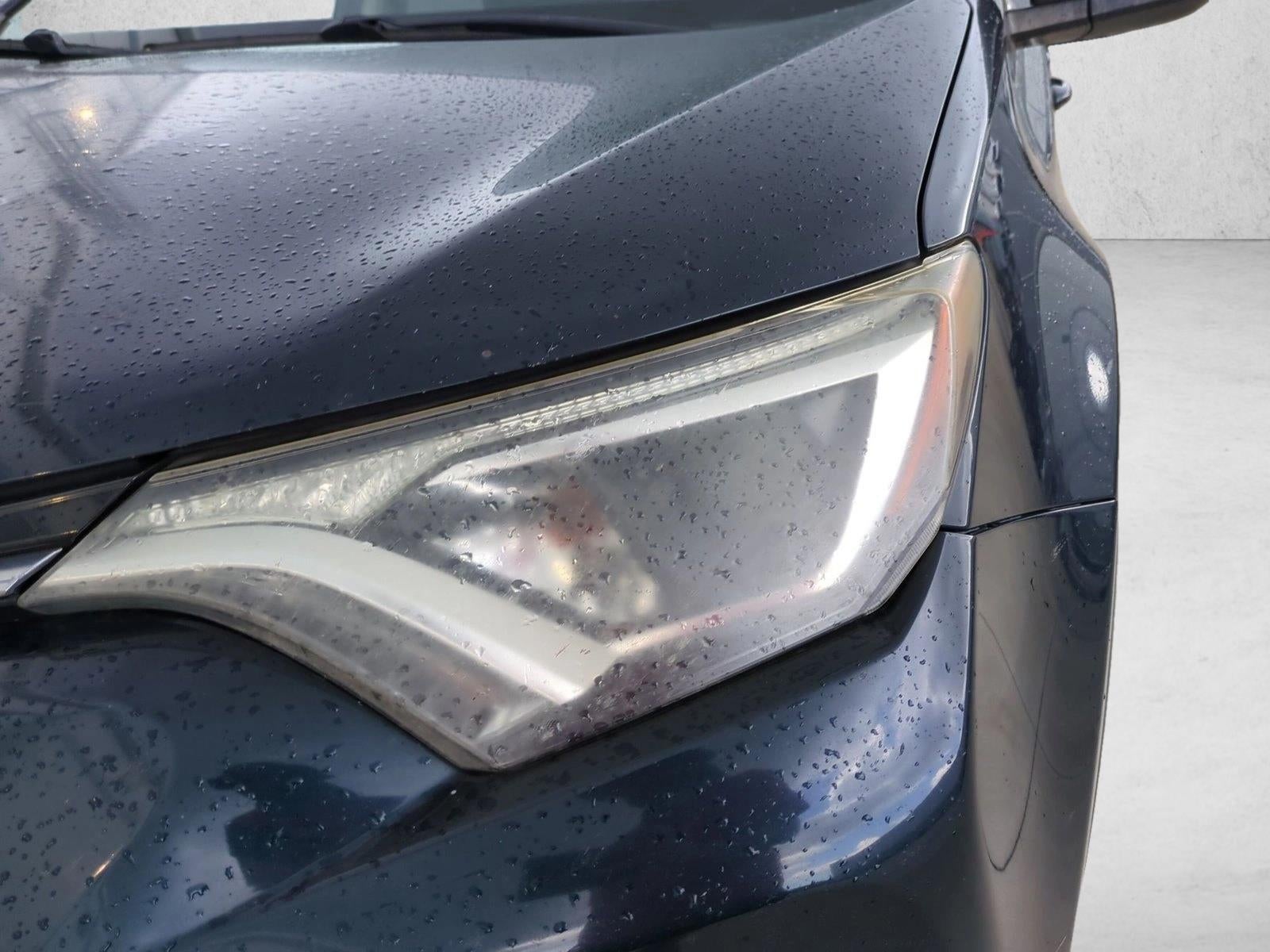 2017 Toyota RAV4 LE FWD (GS)