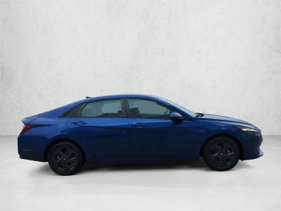 2022 Hyundai ELANTRA SEL IVT