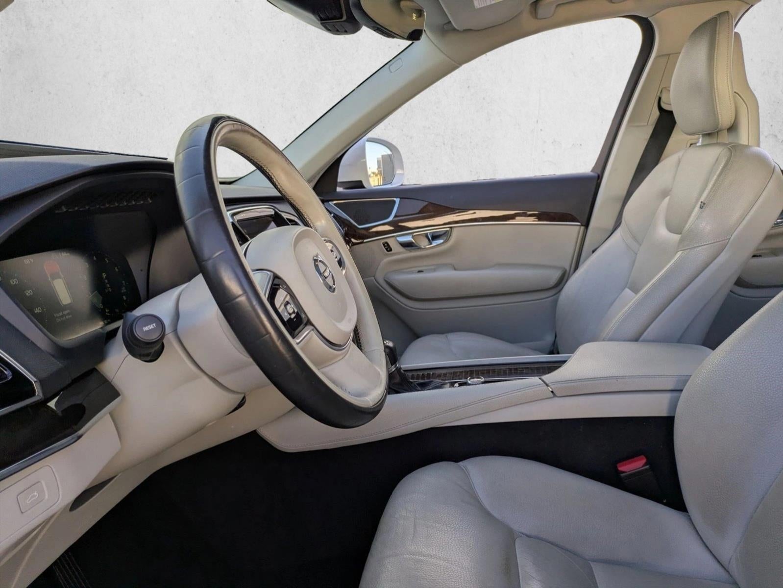 2016 Volvo XC90 AWD 4dr T6 Momentum