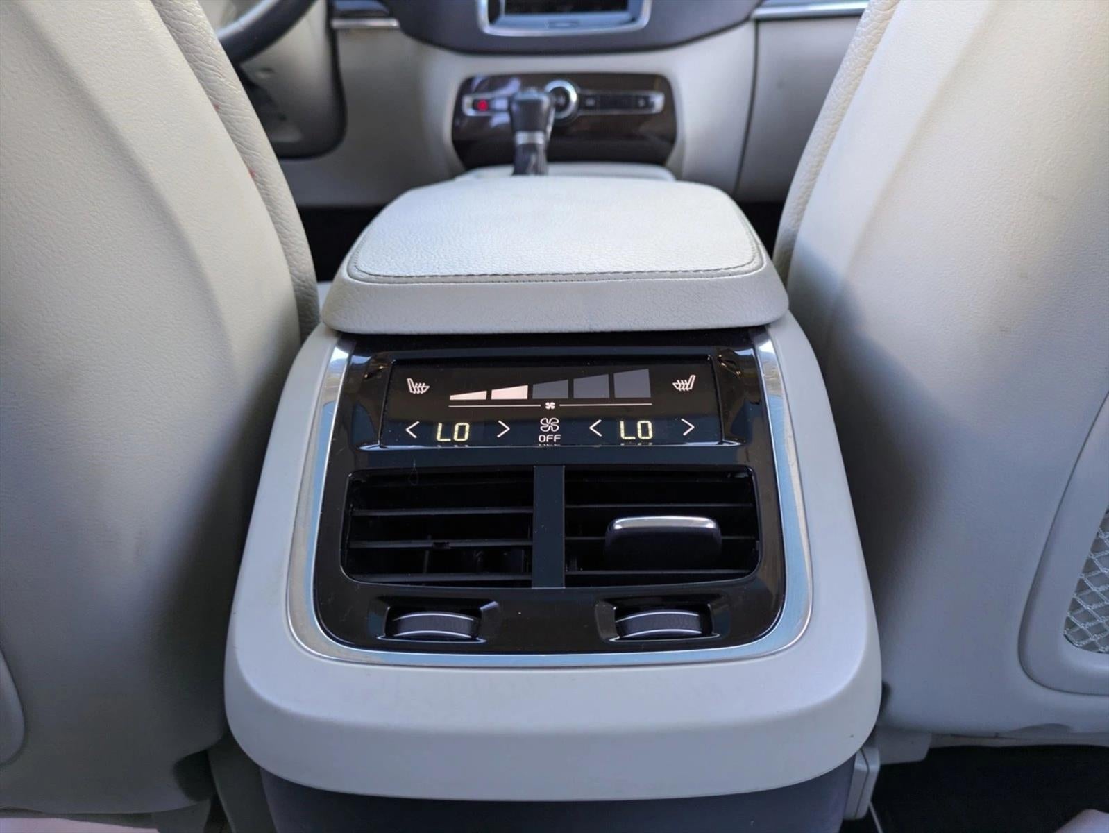 2016 Volvo XC90 AWD 4dr T6 Momentum