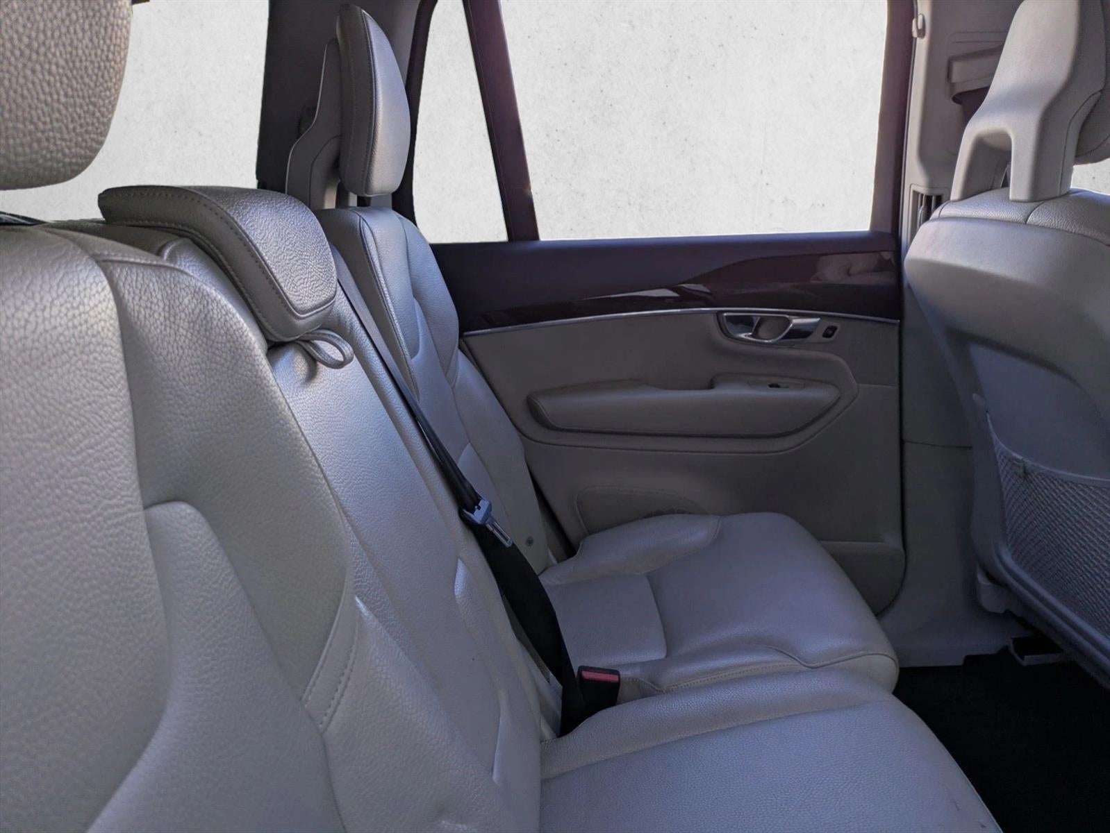 2016 Volvo XC90 AWD 4dr T6 Momentum