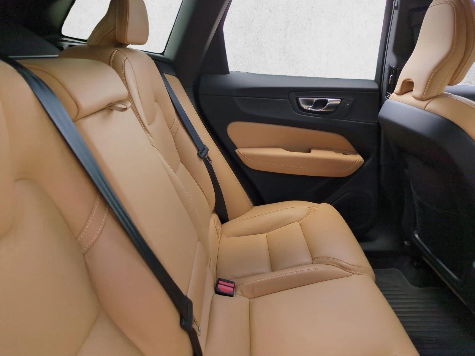 2024 Volvo XC60 B5 AWD Ultimate Dark Theme