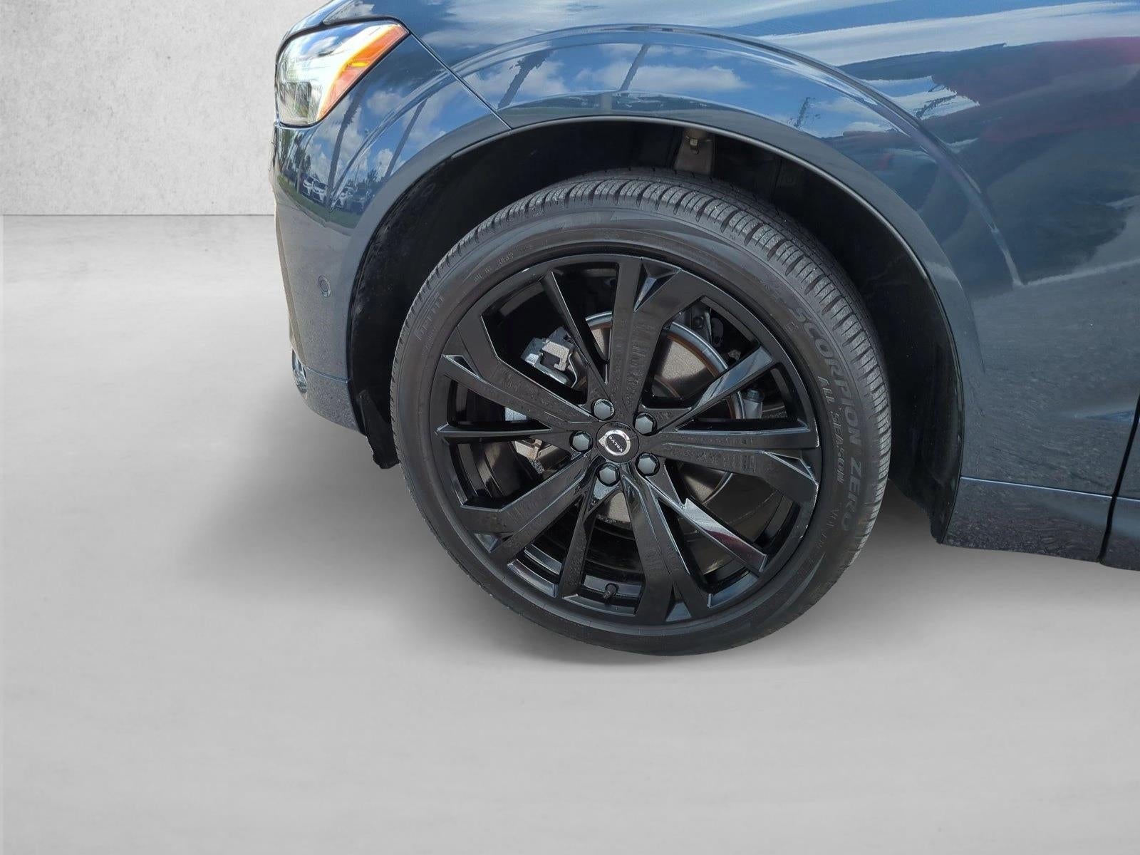 2024 Volvo XC60 B5 AWD Ultimate Dark Theme