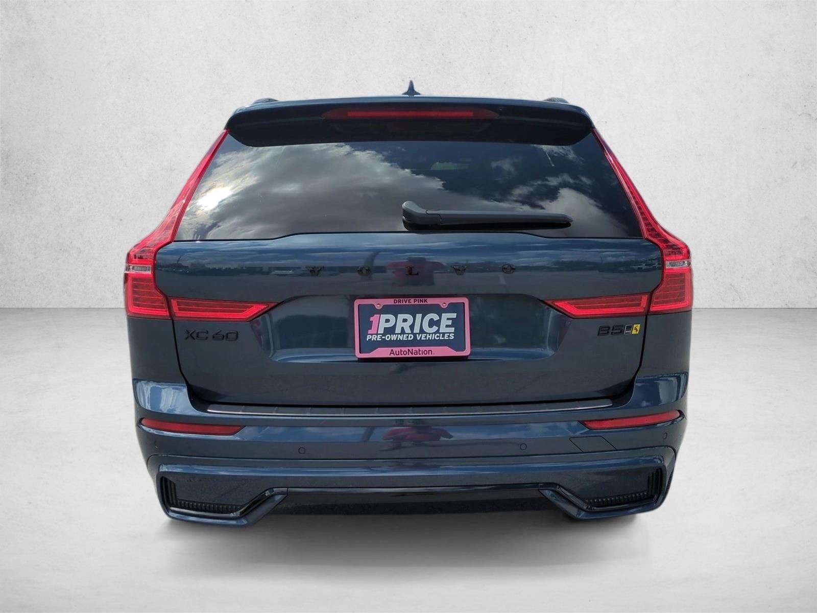 2024 Volvo XC60 B5 AWD Ultimate Dark Theme